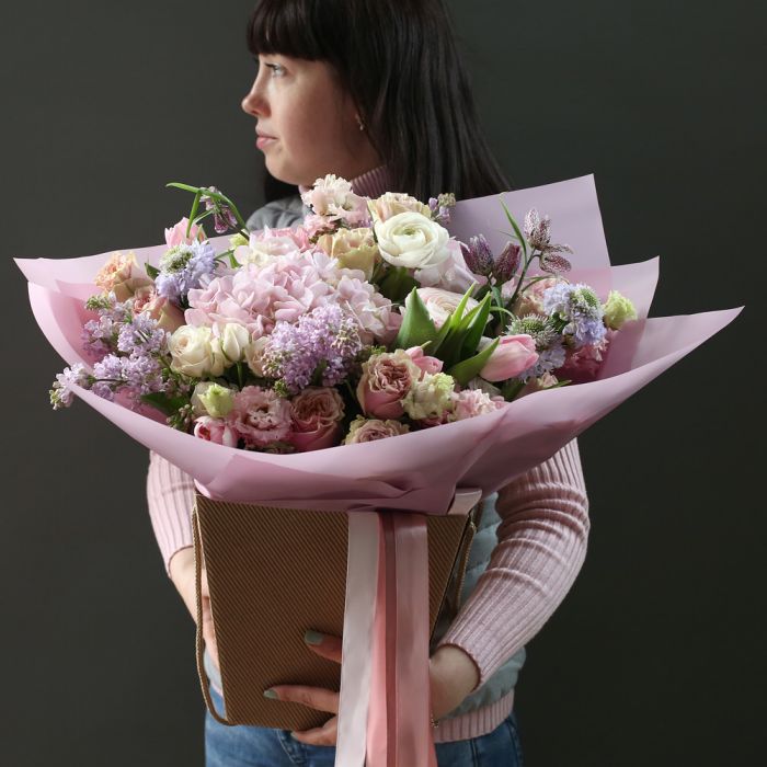 Большой весенний букет в пудровой гамме. ― Мята