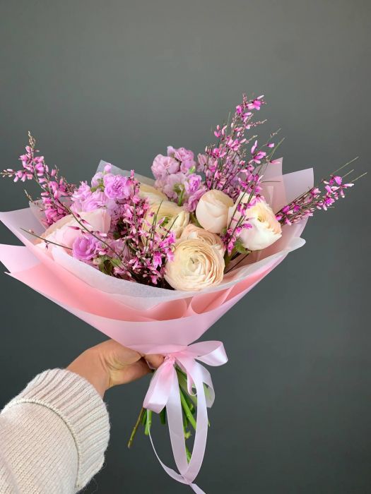 Ранункулюсы с генистой  ― Мята