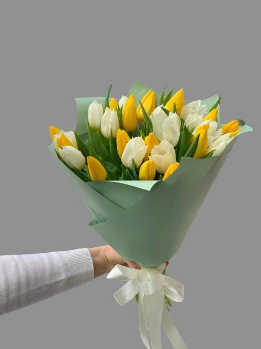 Тюльпаны желтые и белые ― Мята