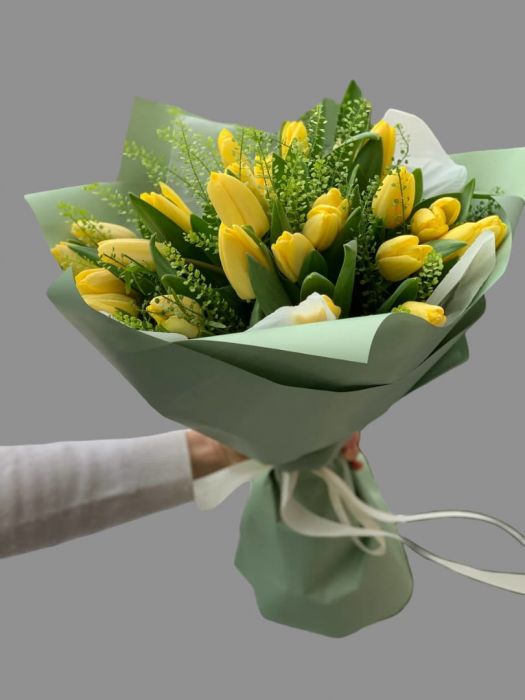 Тюльпаны желтые с тласпи ― Мята