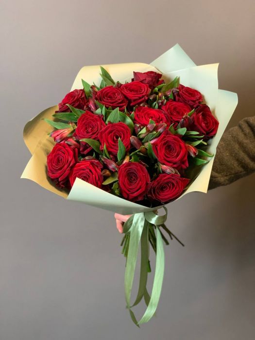 Букет из роз и альстромерии  ― Мята