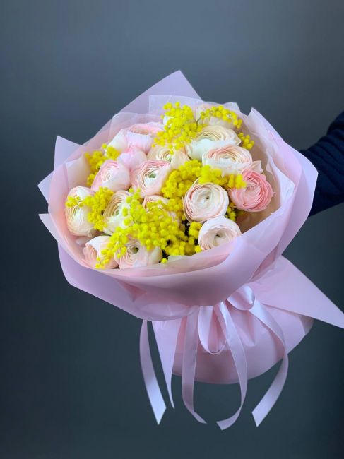 Весенний букет Ранункулюсы с Мимозой