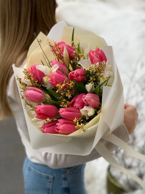 Букет тюльпаны с ирисами 